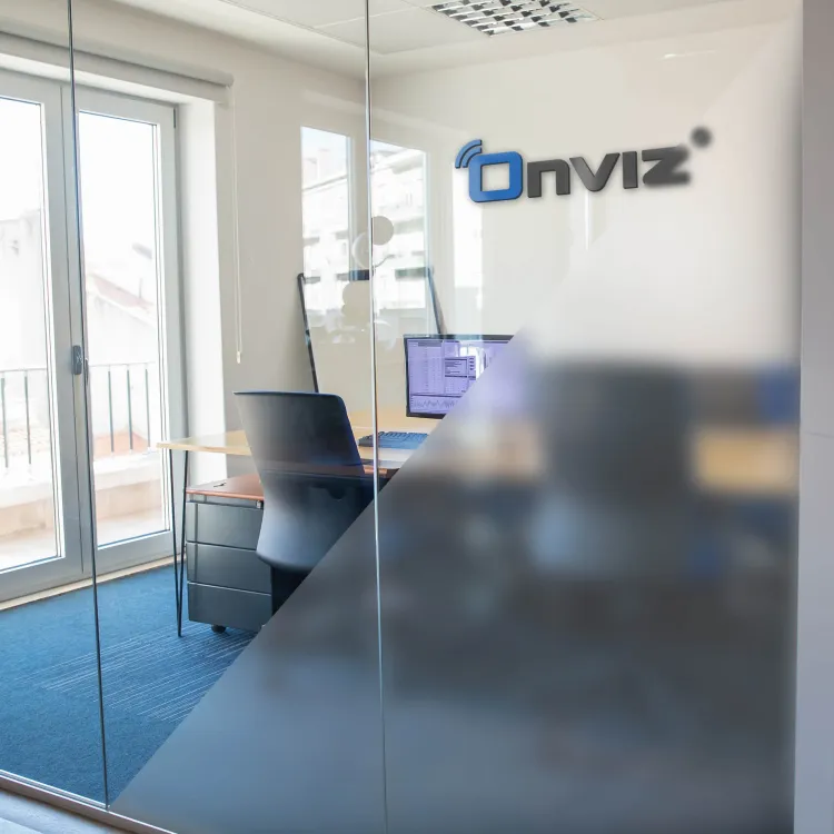 Айнымалы мөлдірлігі бар смарт фильм Onviz